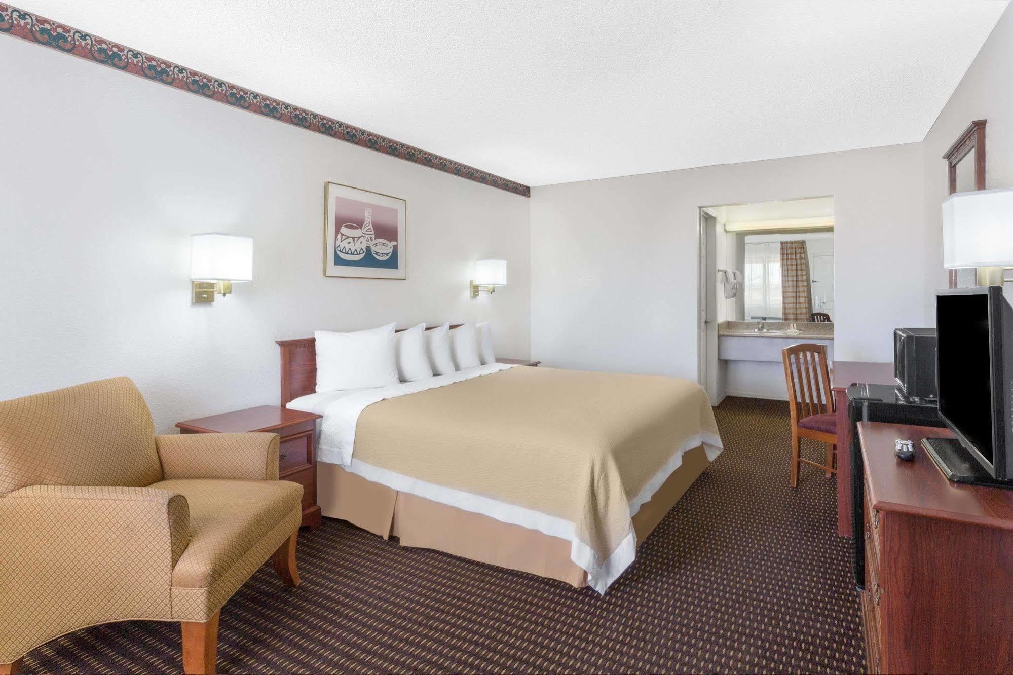 Days Inn By Wyndham Kingman West Εξωτερικό φωτογραφία